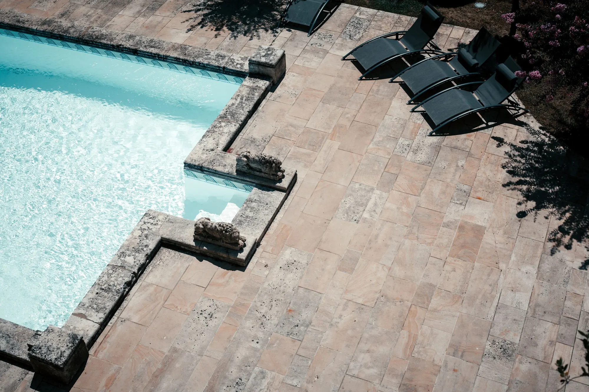 Stone-look tiles around an outdoor pool